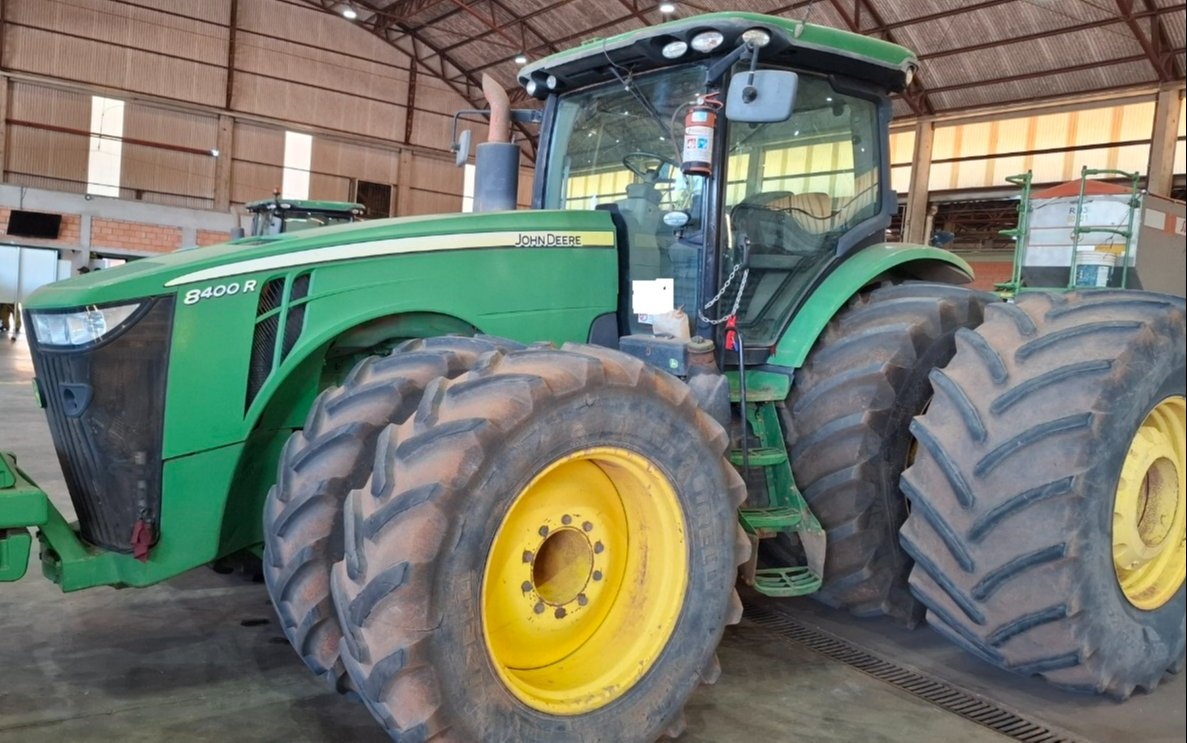 Trator John Deere 8400R ano 2020