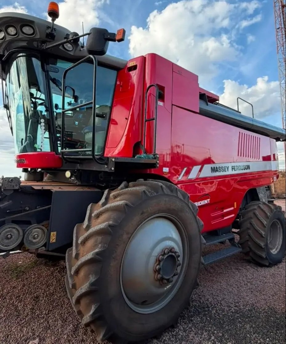 Colheitadeira Massey Ferguson Colheitadeira Massey ferguson 9895 2021 40 pés ano 2018