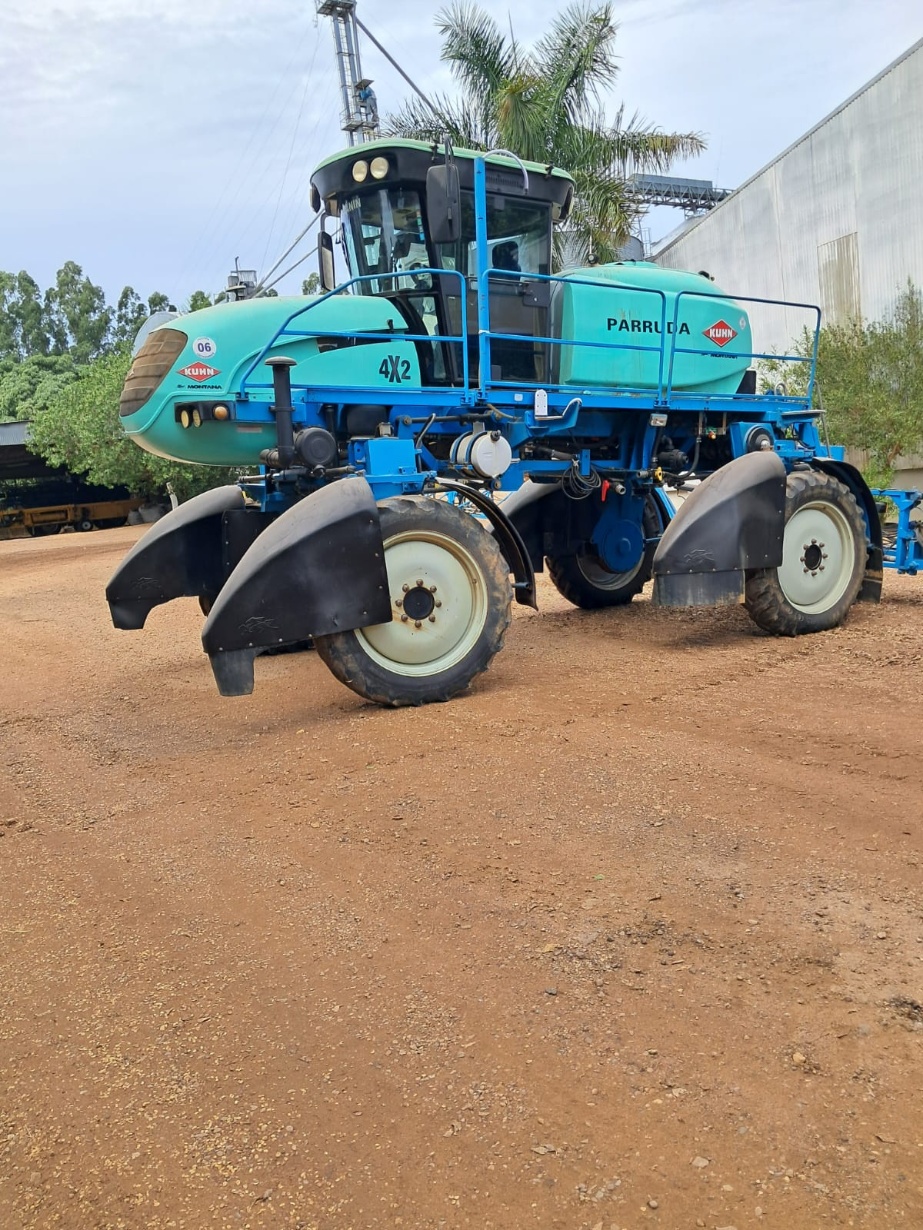 Pulverizador Autopropelido Montana Parruda 2627 ano 2015