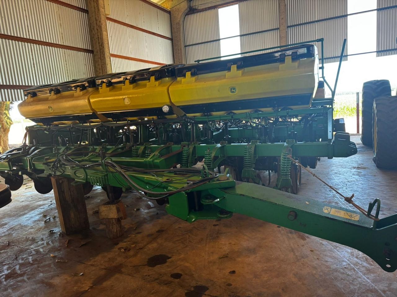 Plantadeira John Deere 2126 CCS ano 2013
