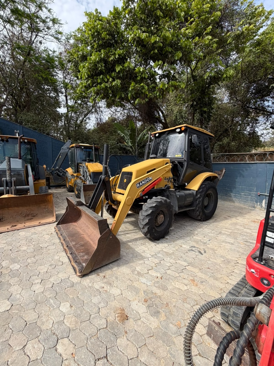 Retroescavadeira Randon RD406 ano 2020