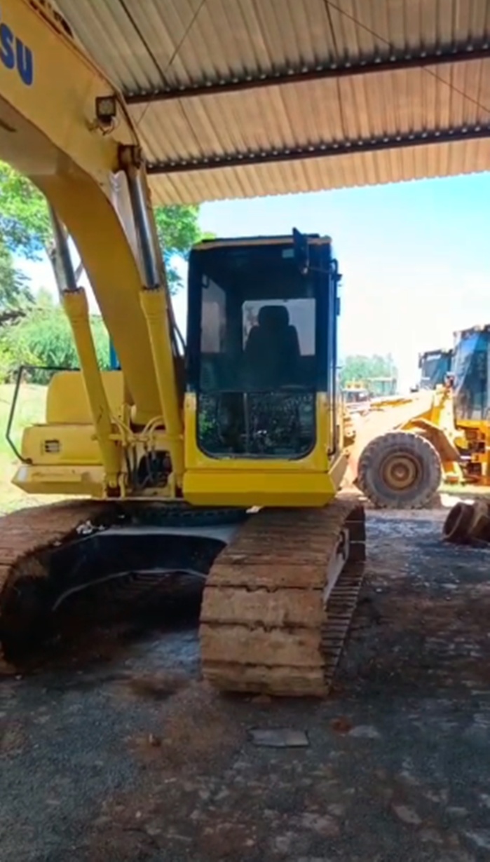 Escavadeira Komatsu PC160-LC ano 2010