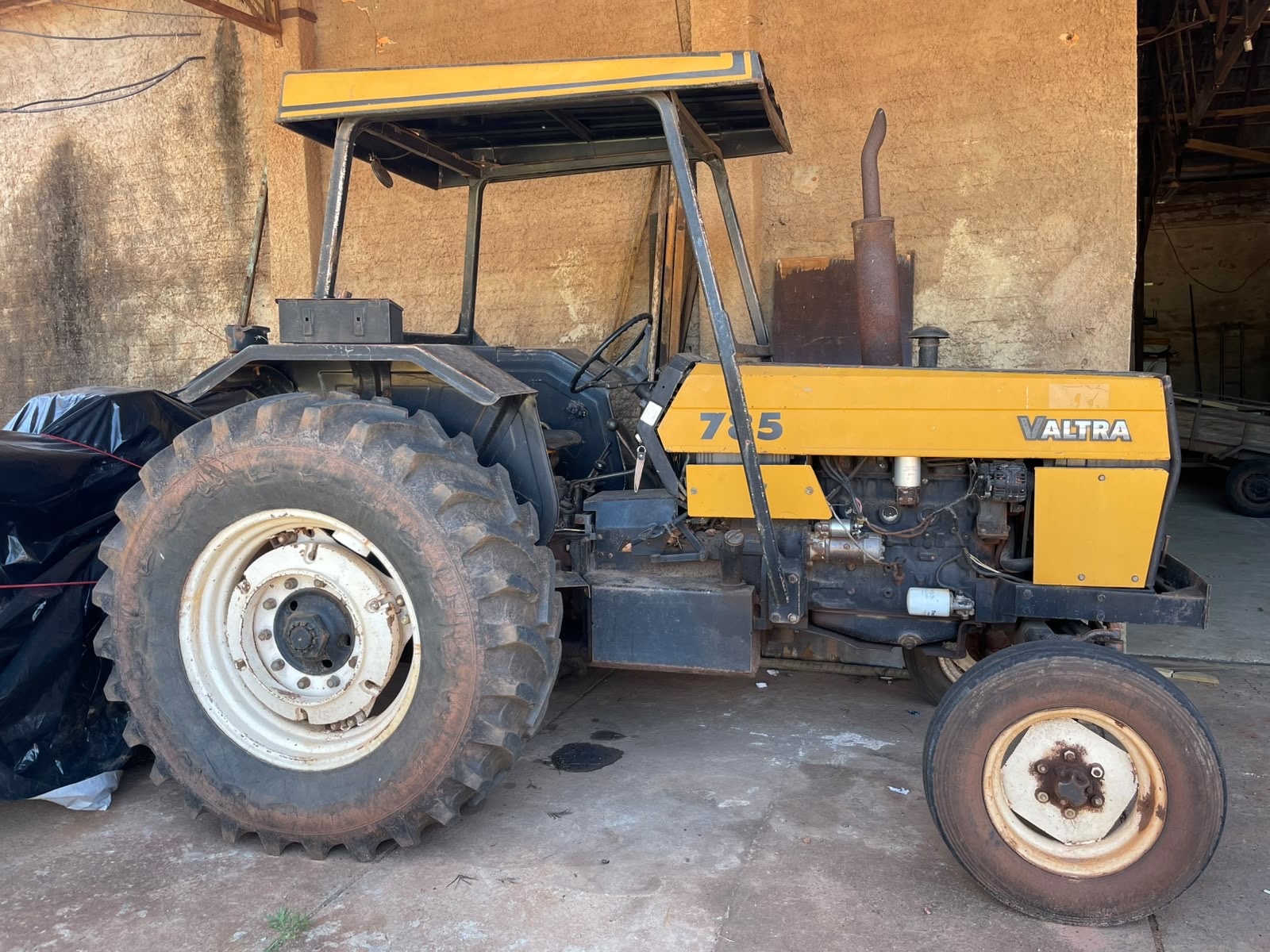 Trator Valtra V 785 ano 1995