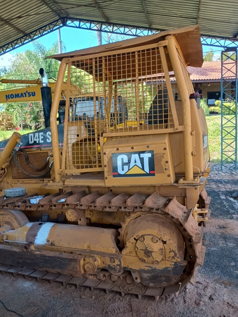 Trator de Esteira Caterpillar D4E SR ano 1996