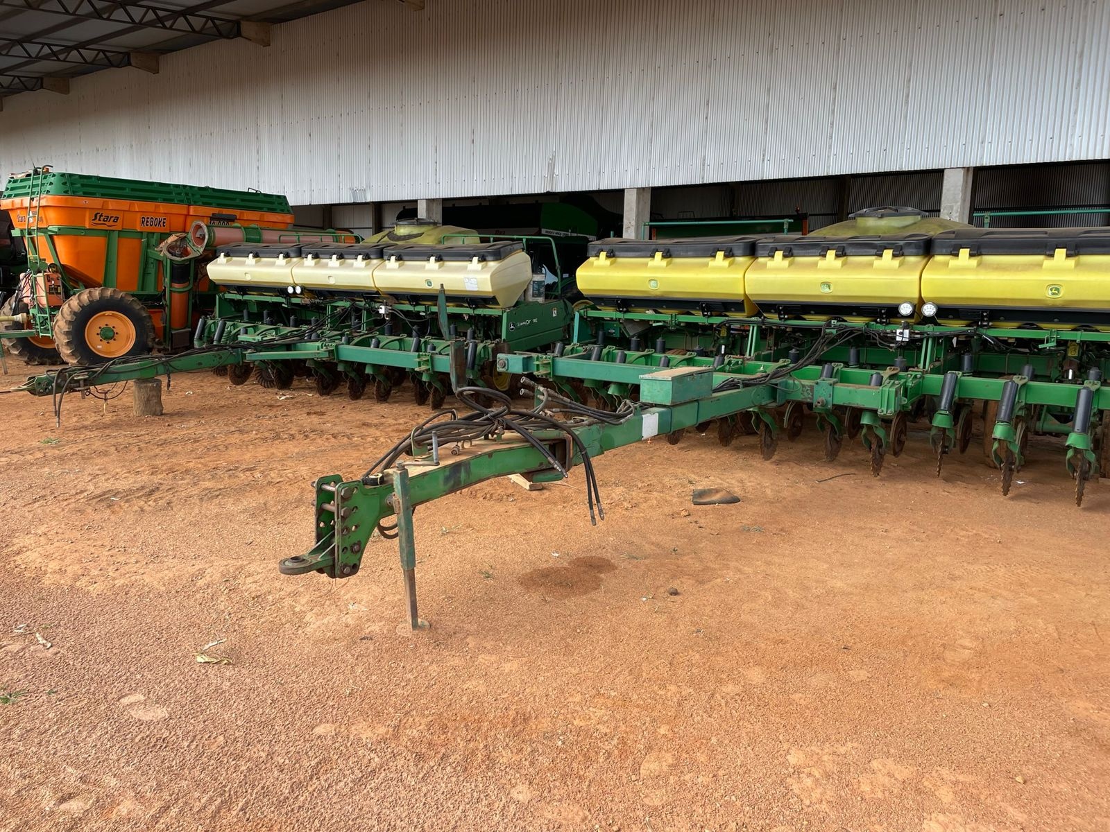 Plantadeira John Deere 2113 CCS ano 2011