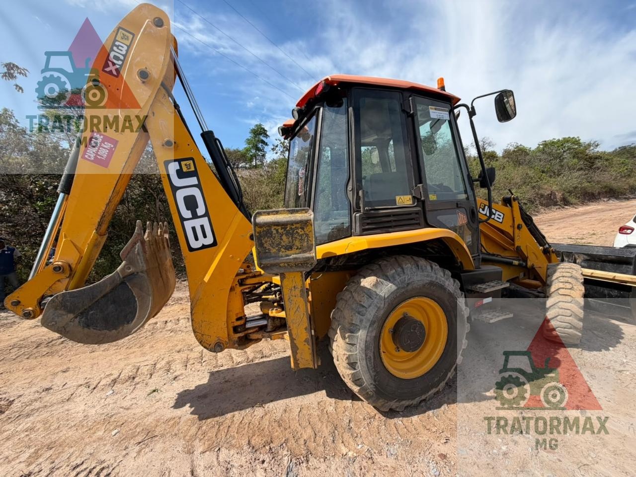 Retroescavadeira JCB 3CX ano 2020