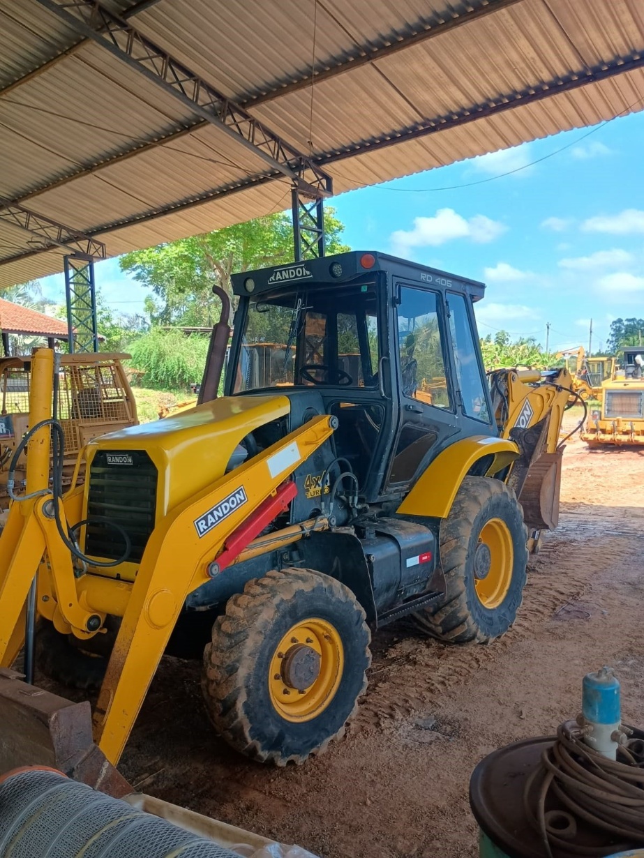 Retroescavadeira Randon RD406 4x4 ano 2018