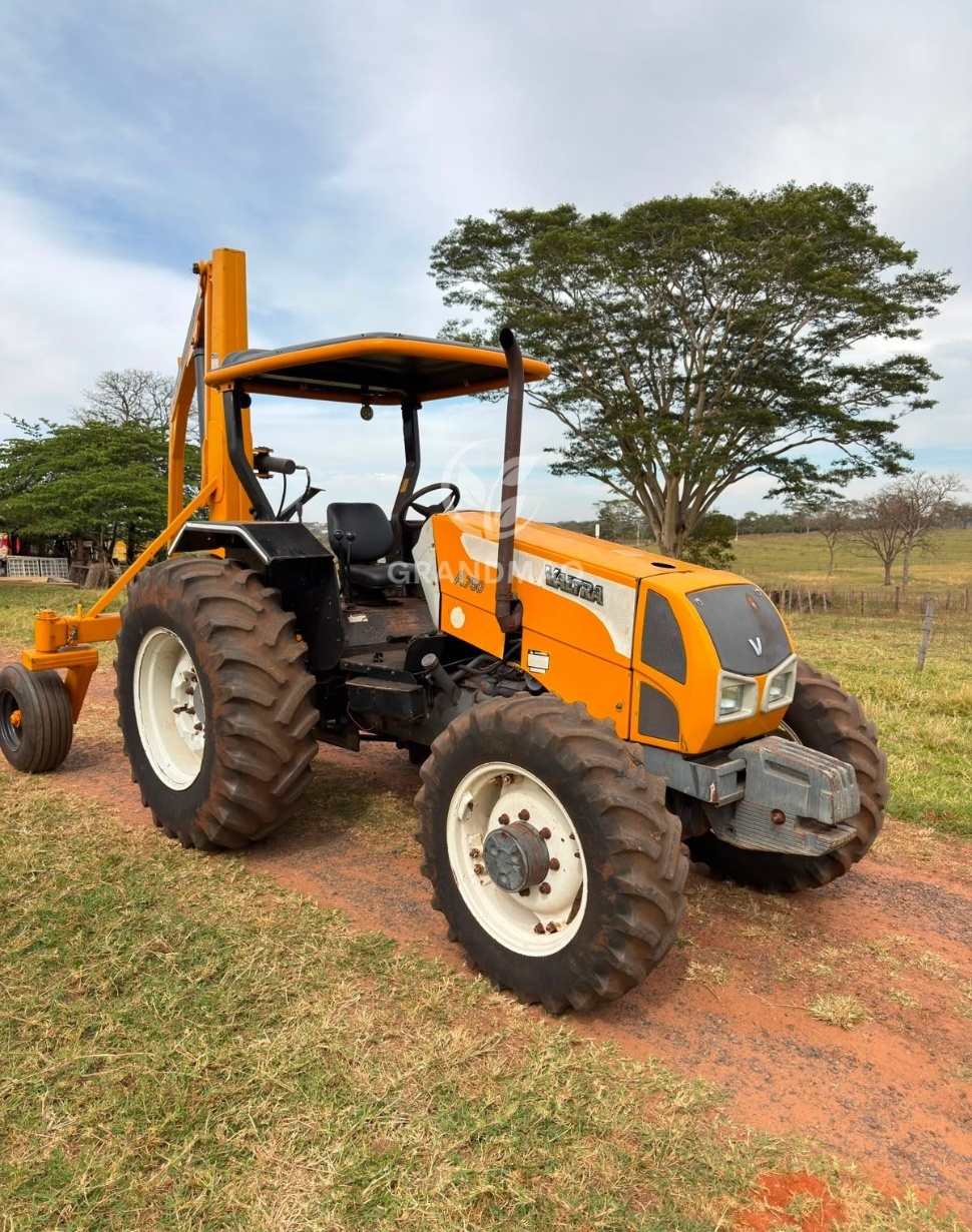 Trator Valtra A 750  ano 2012