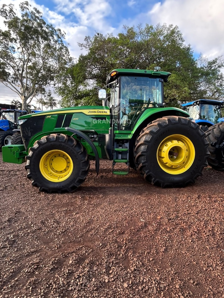 Trator John Deere 7200M ano 2025