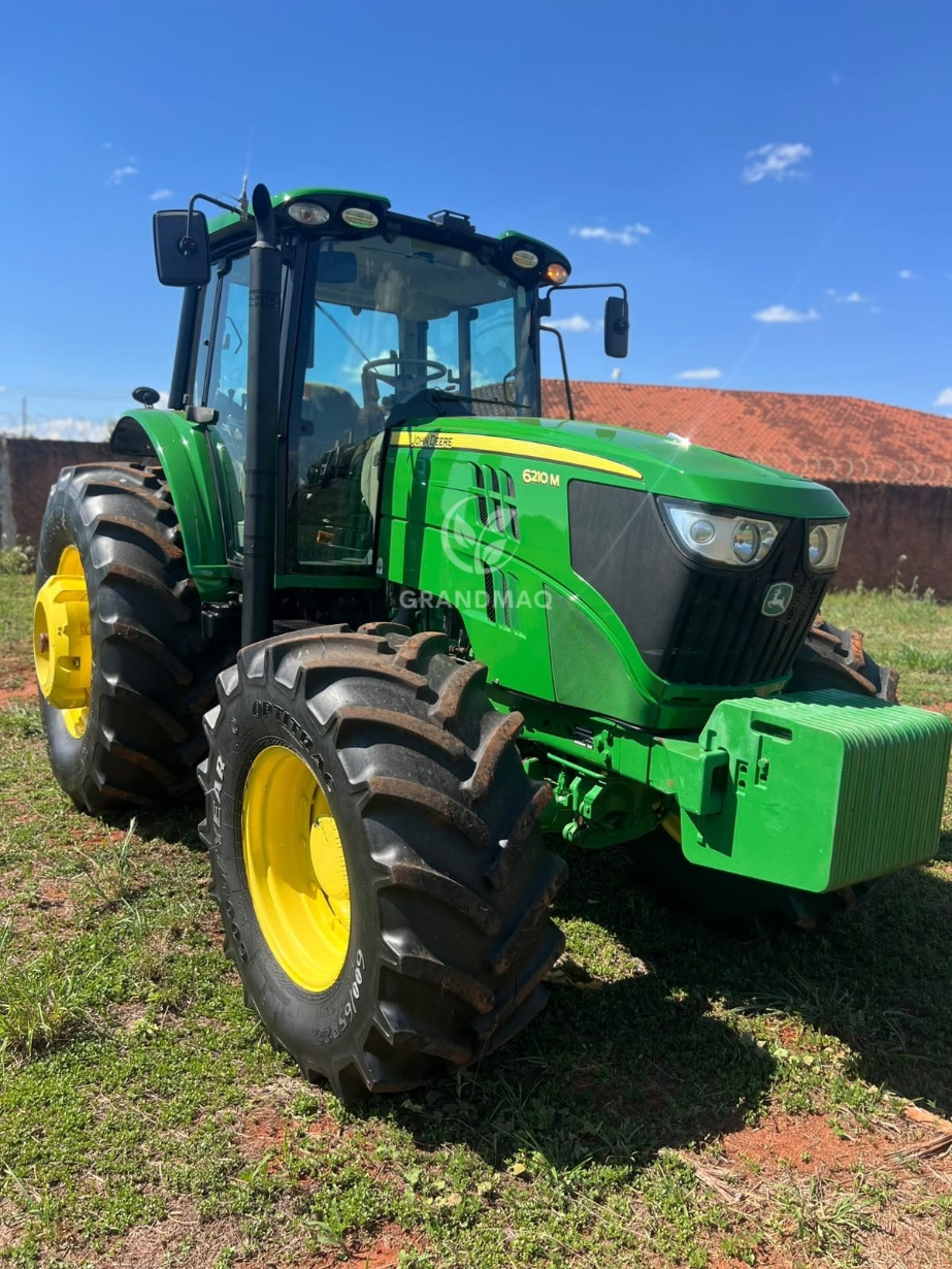 Trator John Deere 6210 M ano 2022
