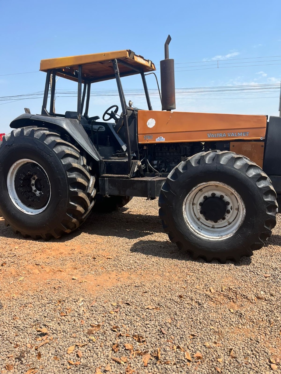 Trator Valtra 1780 ano 2001