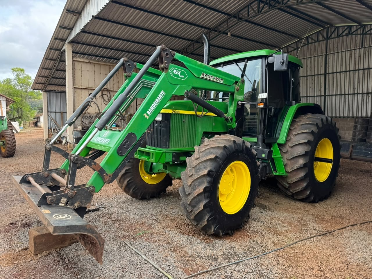 Trator John Deere 7500 ano 2000