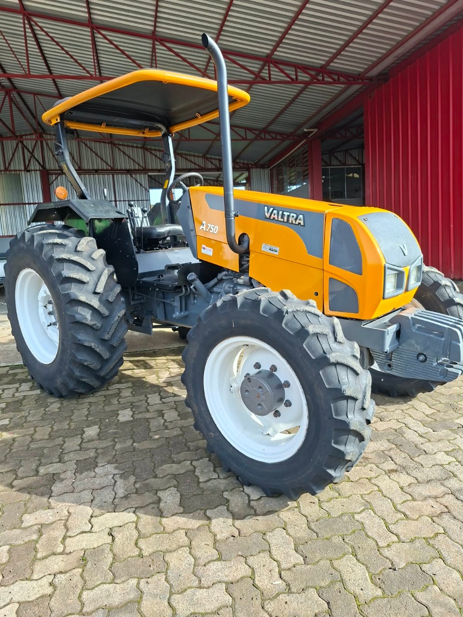 Trator Valtra A750F ano 2011