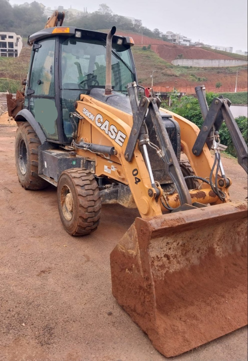 Retroescavadeira Case 580 N  ano 2020