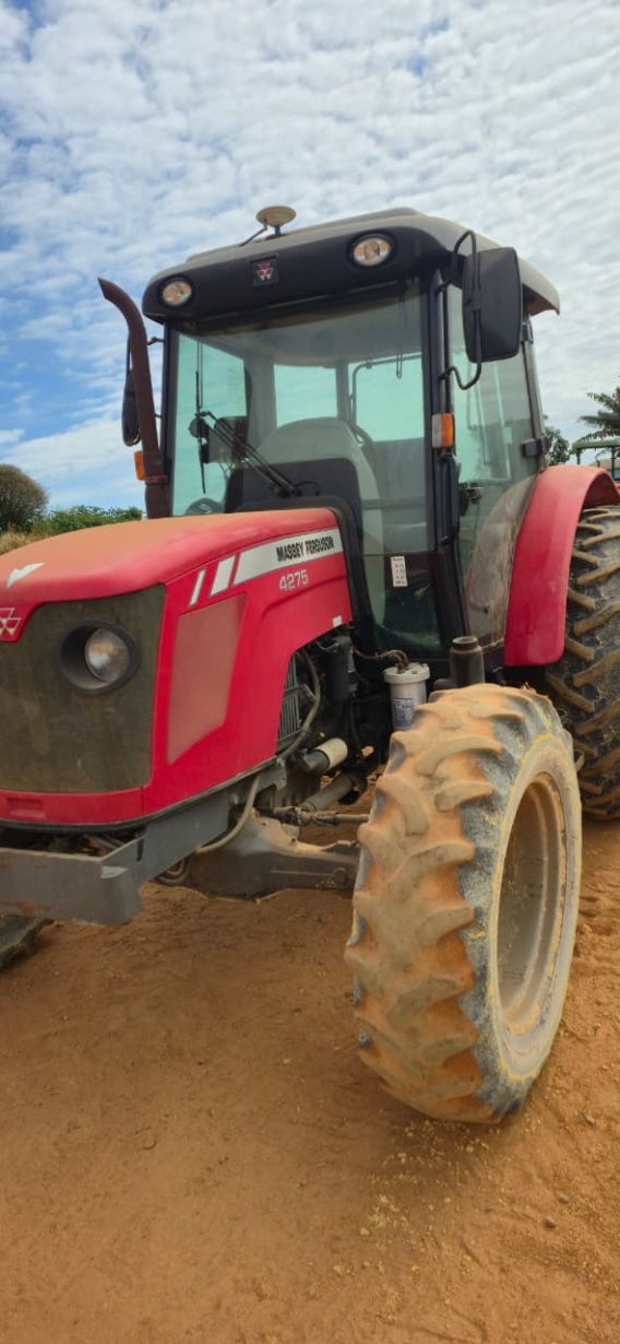 Trator Massey Ferguson MF 4275 ano 2014