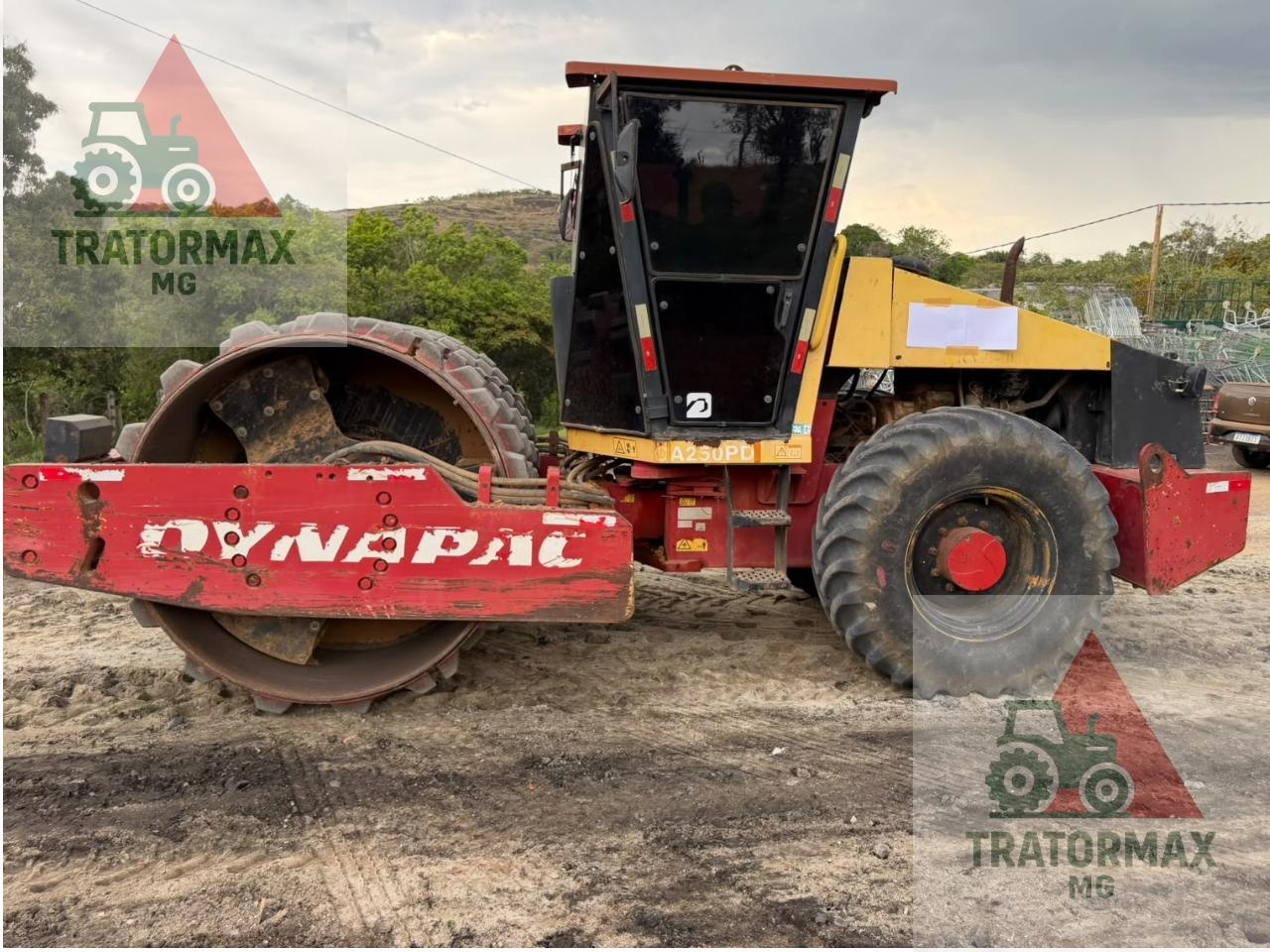 Rolo Compactador Dynapac CA250 PD ano 2009