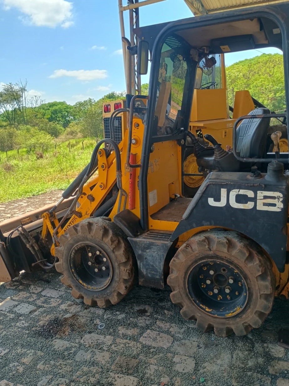Retroescavadeira JCB 3CX ano 2013