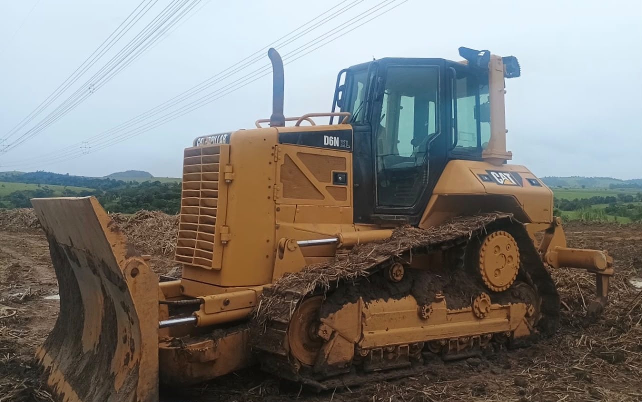 Trator de Esteira Caterpillar D6N XL ano 2011