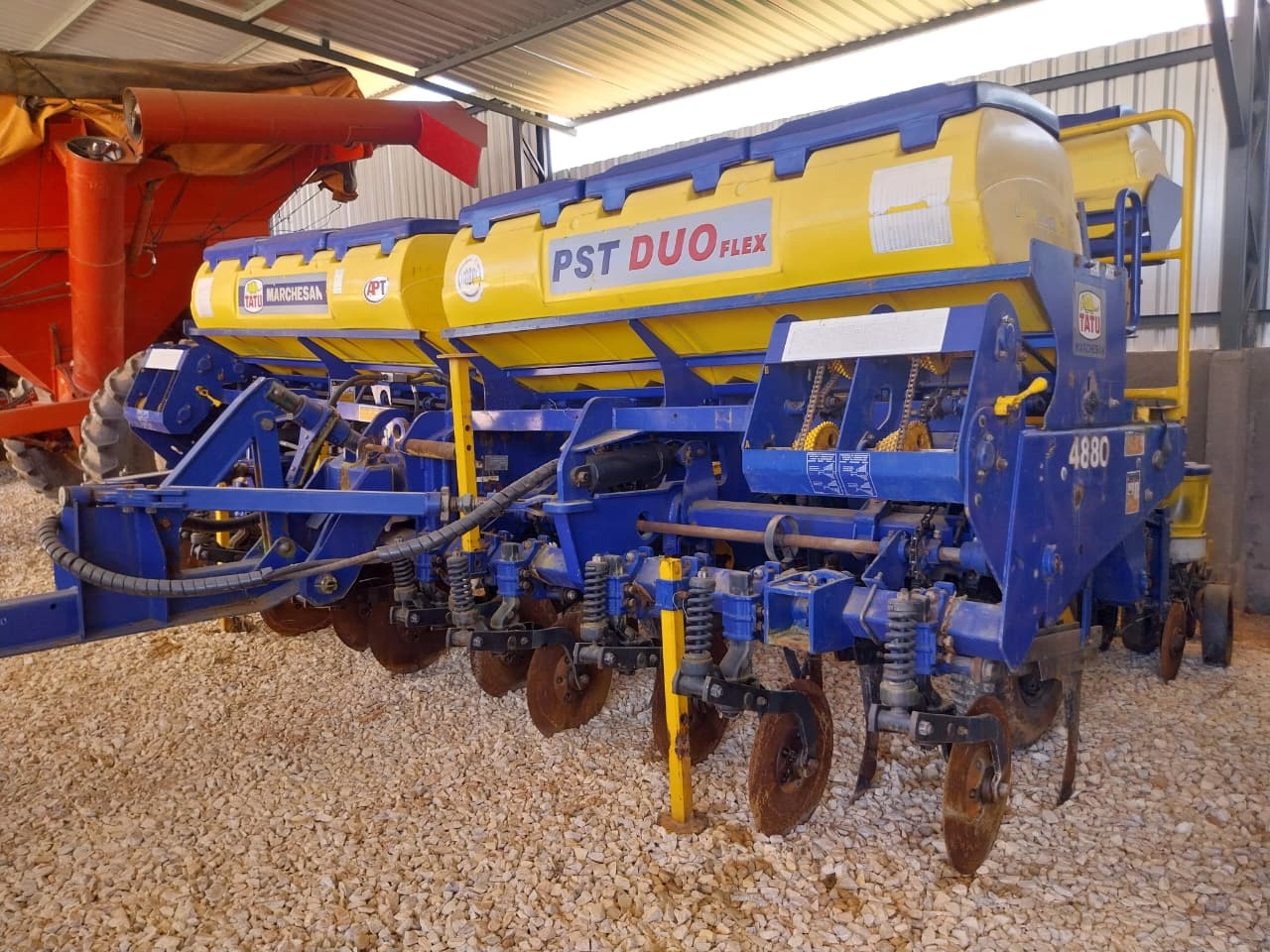 Plantadeira Tatu PST DUO FLEX ano 2018