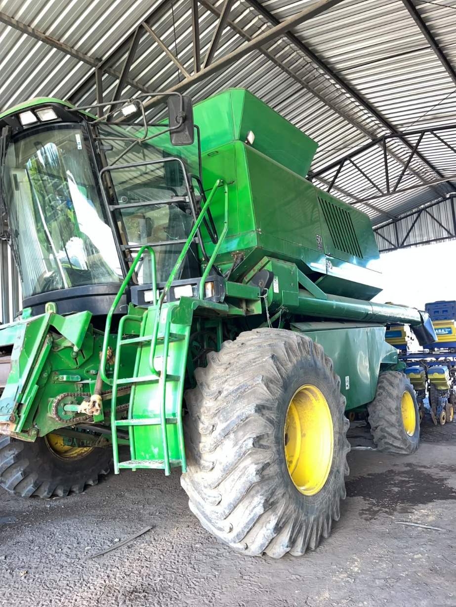 Colheitadeira John Deere 1550 ano 2006