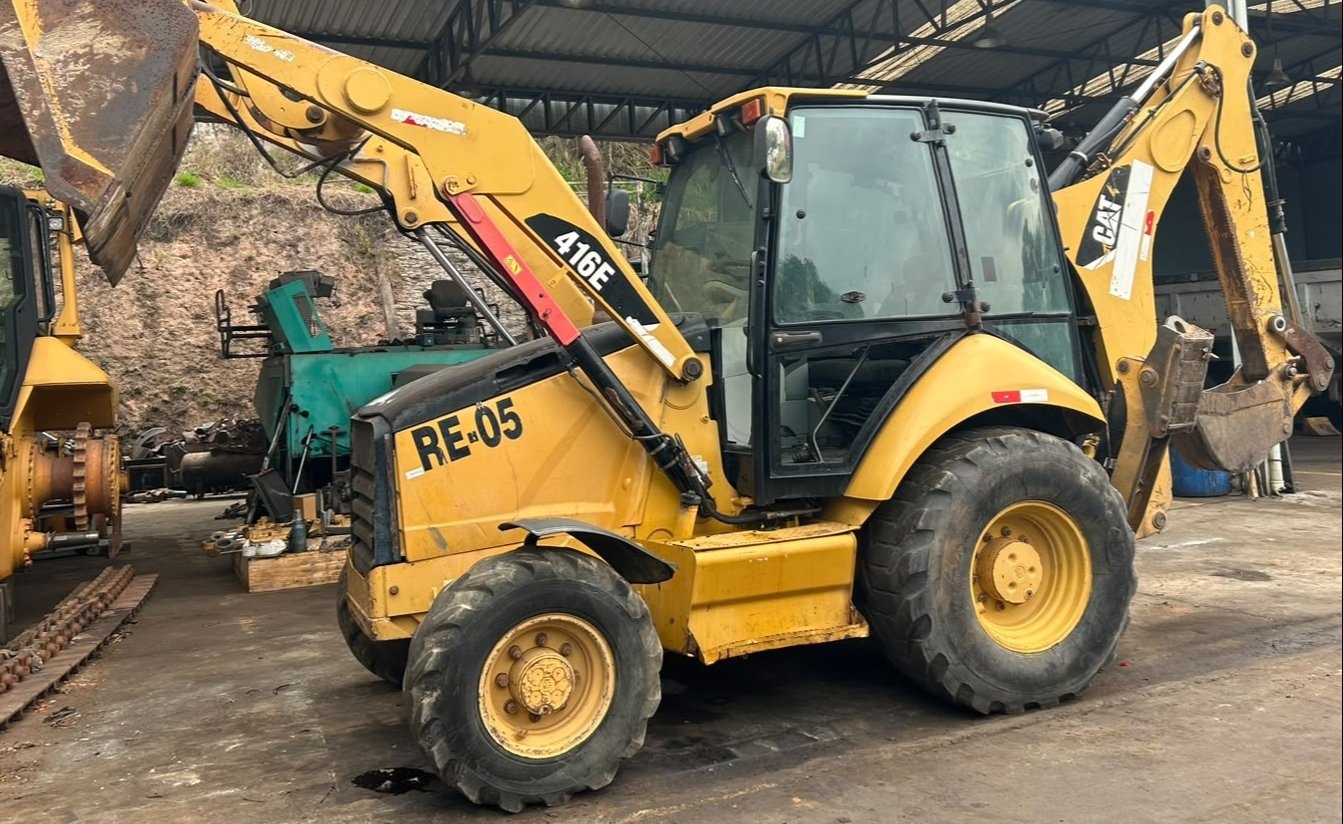 Retroescavadeira Caterpillar 416 E ano 2014