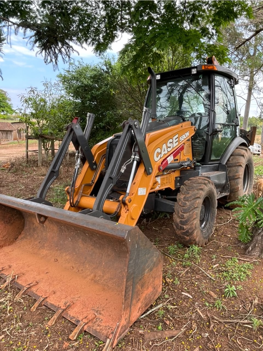 Retroescavadeira Case 580 N  ano 2022