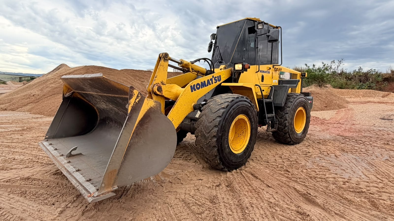 Pá Carregadeira Komatsu WA 200