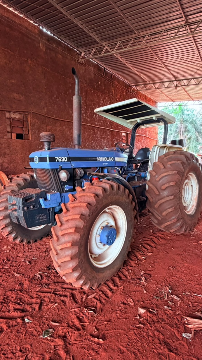 Trator New Holland 7630 ano 2000