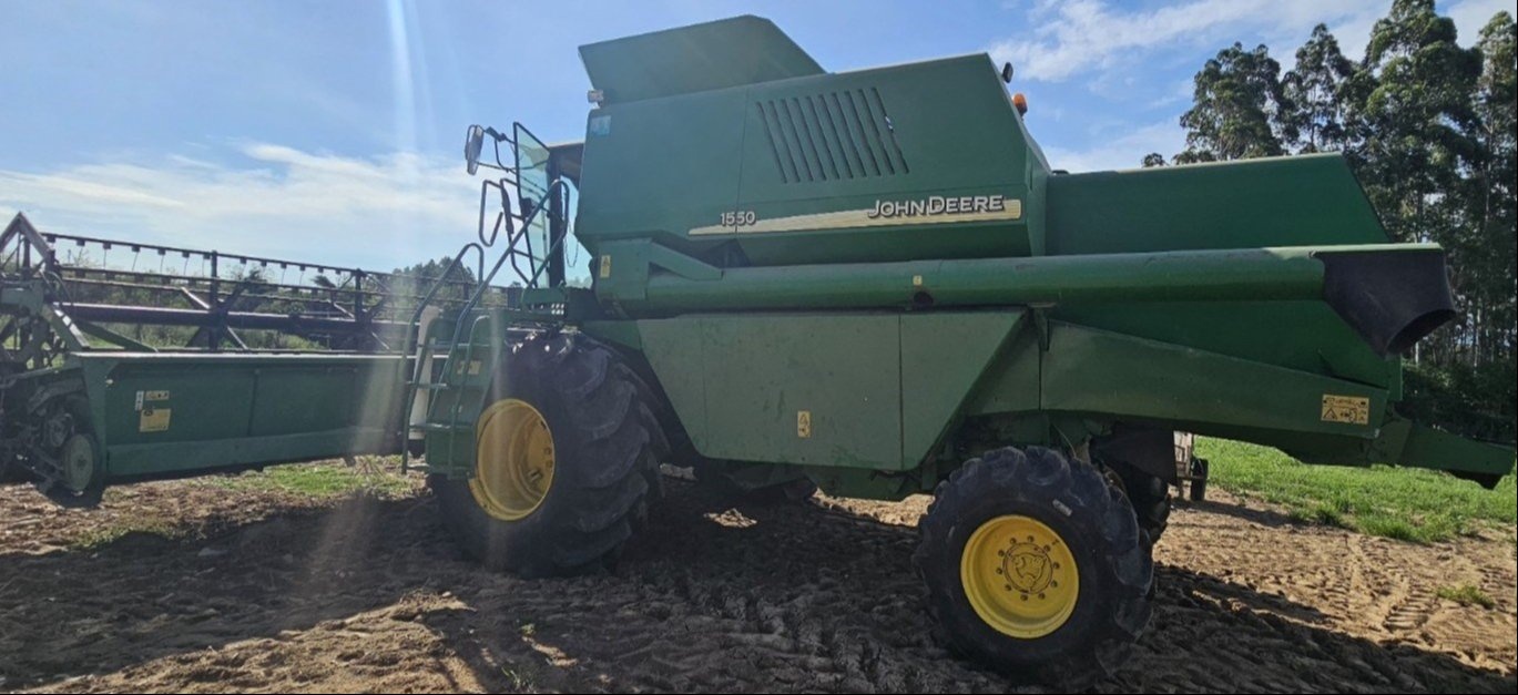 Colheitadeira John Deere 1550 ano 2004