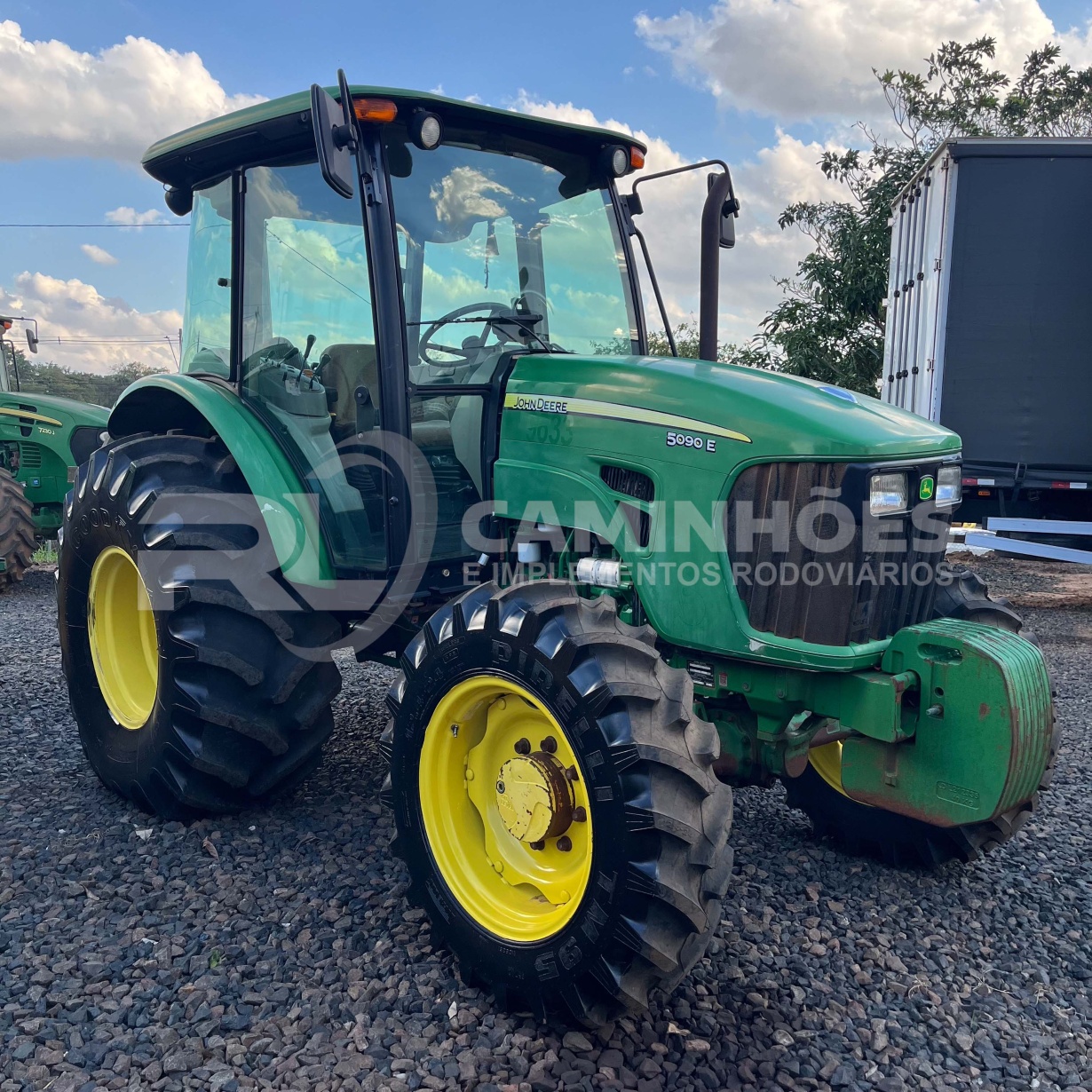Trator John Deere 5090E ano 2018