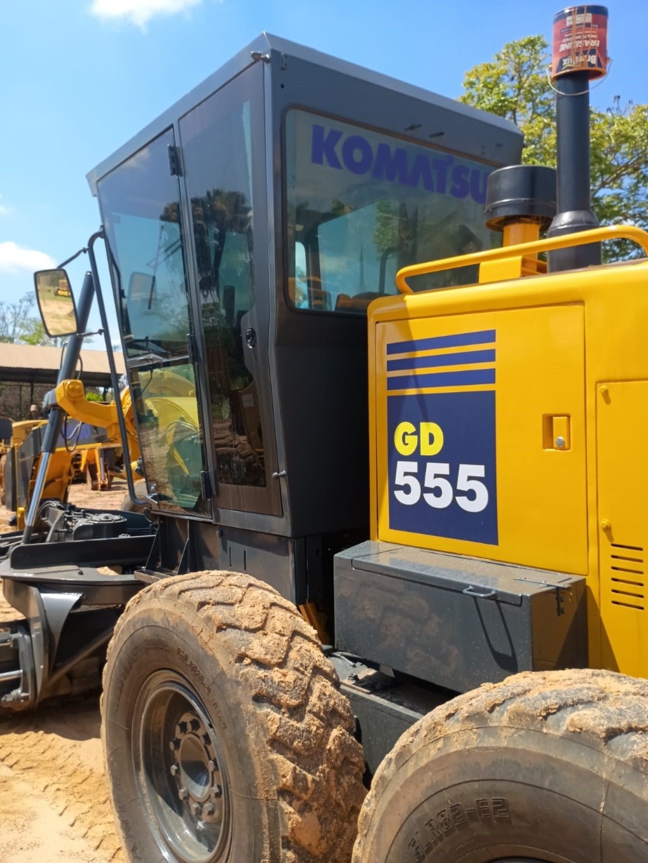 Motoniveladora Komatsu GD555 ano 2011
