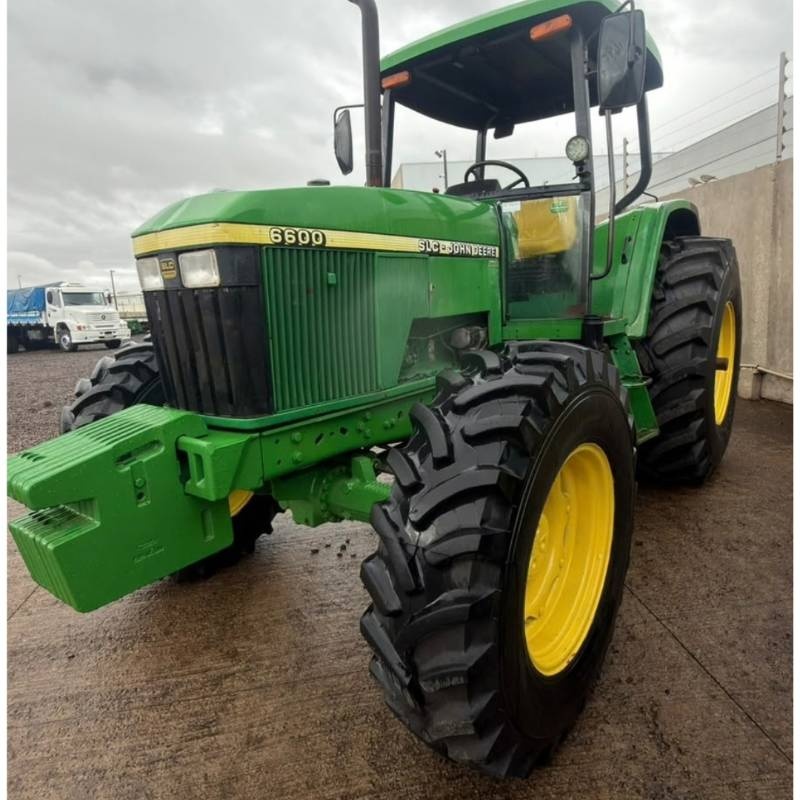 Trator John Deere 6600 ano 1998