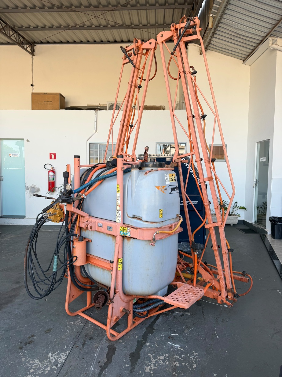 Pulverizador Jacto CONDOR 800 LTRS BARRA 14M ano 2008