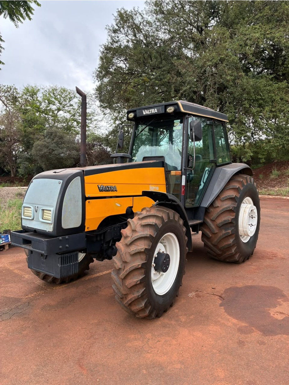 Trator Valtra BM 110 ano 2006