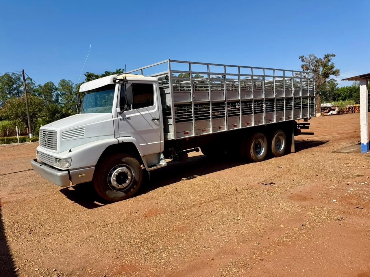 Caminhão Mercedes Benz L1418 ano 1994