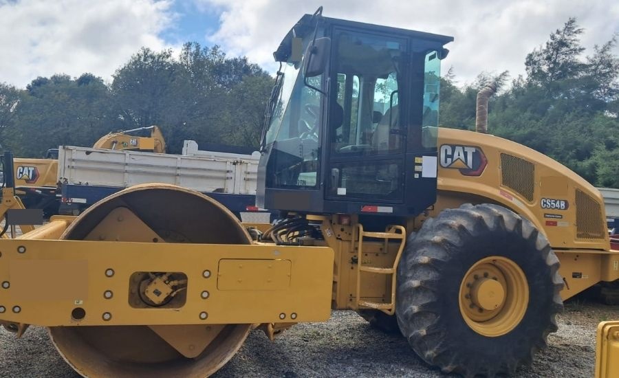 Rolo Compactador Caterpillar CS54B ano 2021