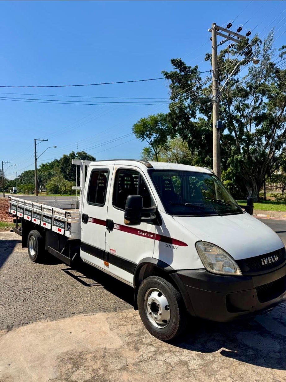 Caminhão Iveco OUTRO ano 2015