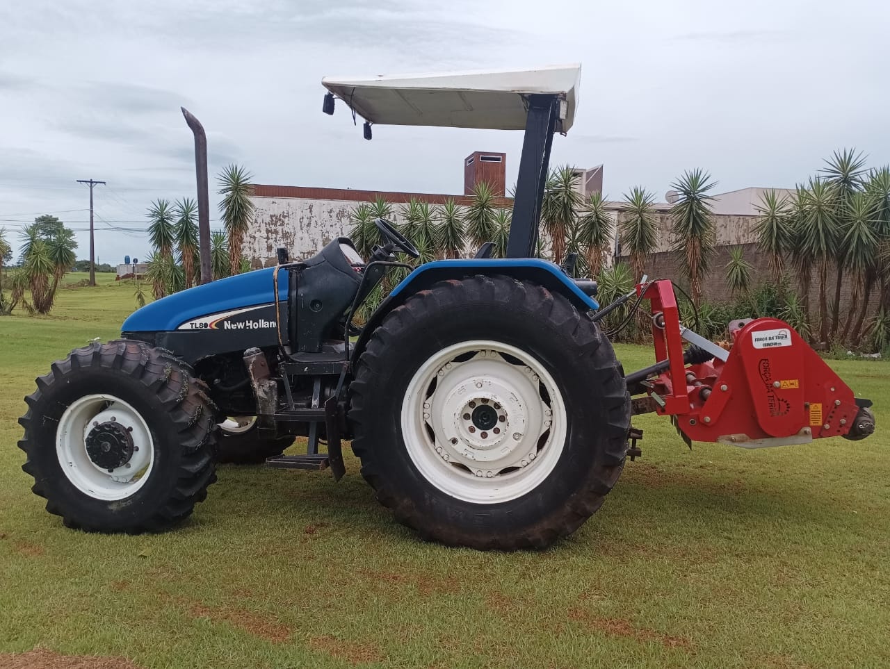 Trator New Holland TL 80 4X4 ano 2006