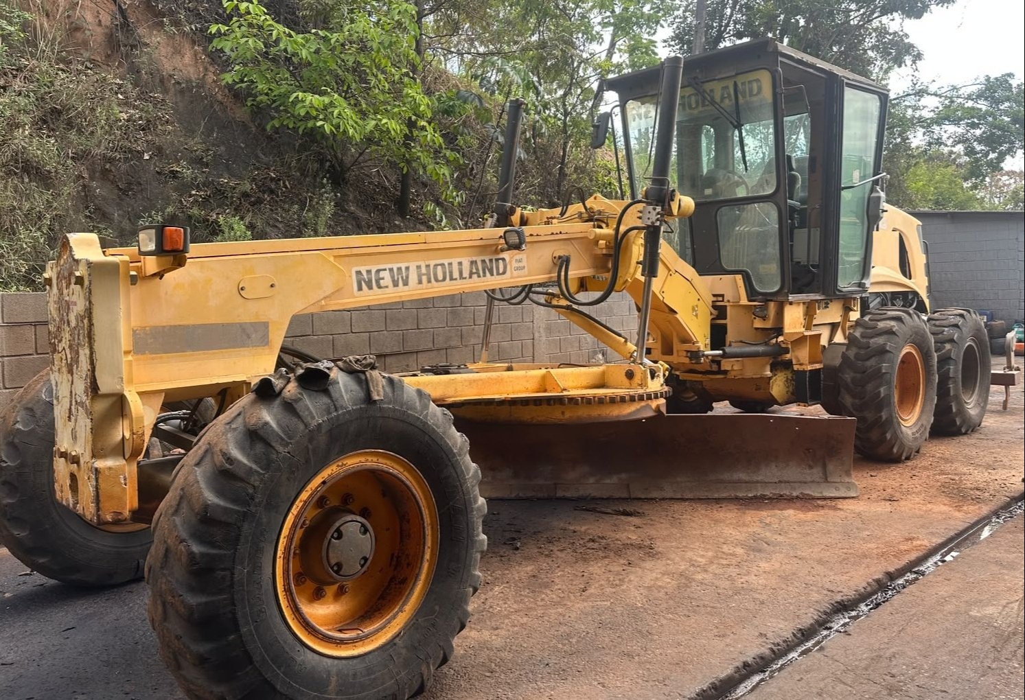 Motoniveladora New Holland RG170.B  ano 2010