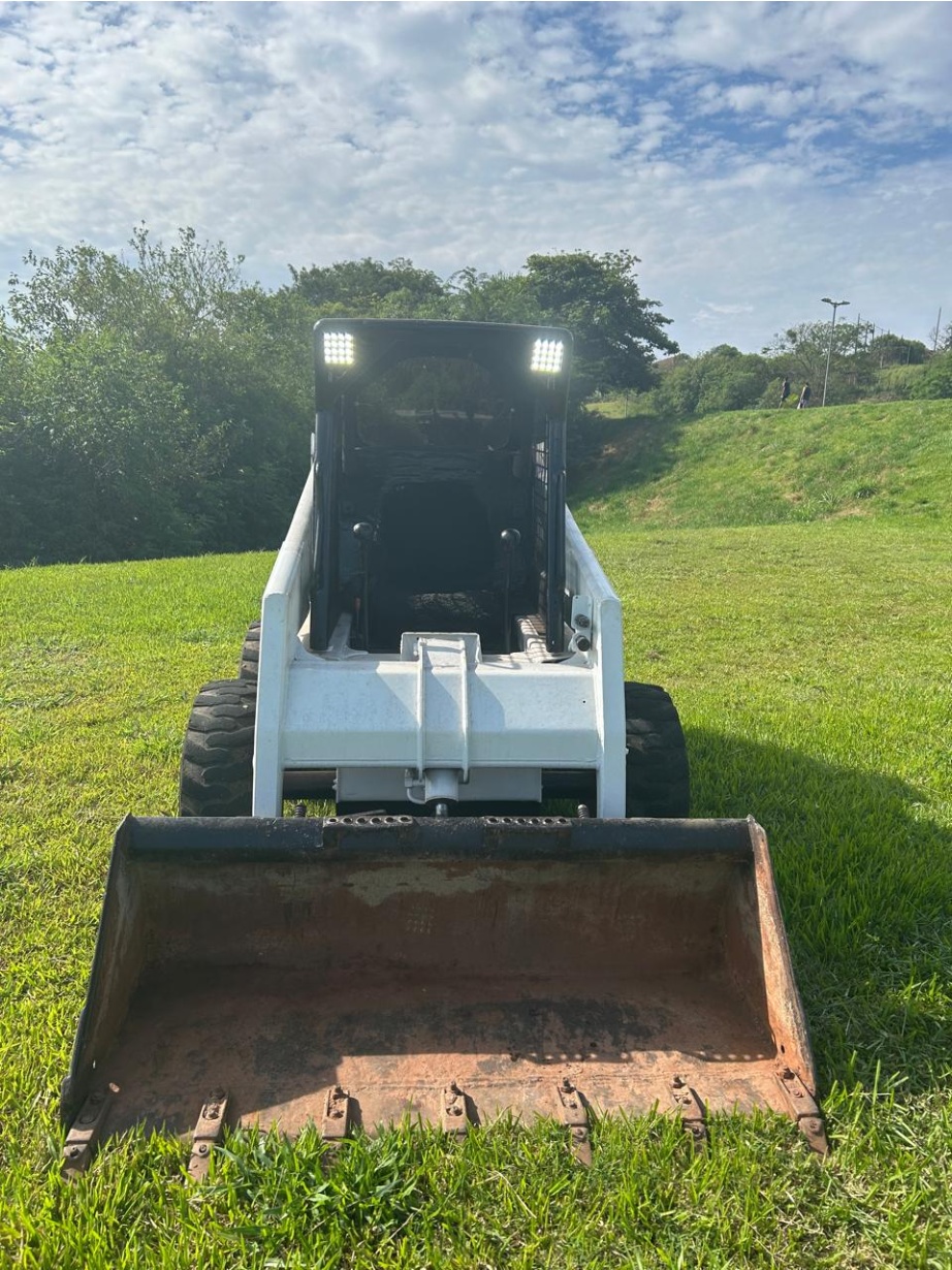 Mini Carregadeira Bobcat 763
