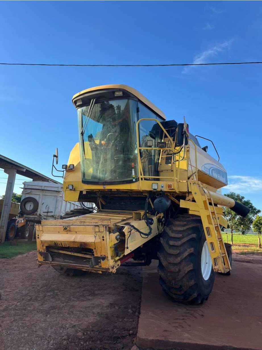 Colheitadeira New Holland TC 57 ano 2008