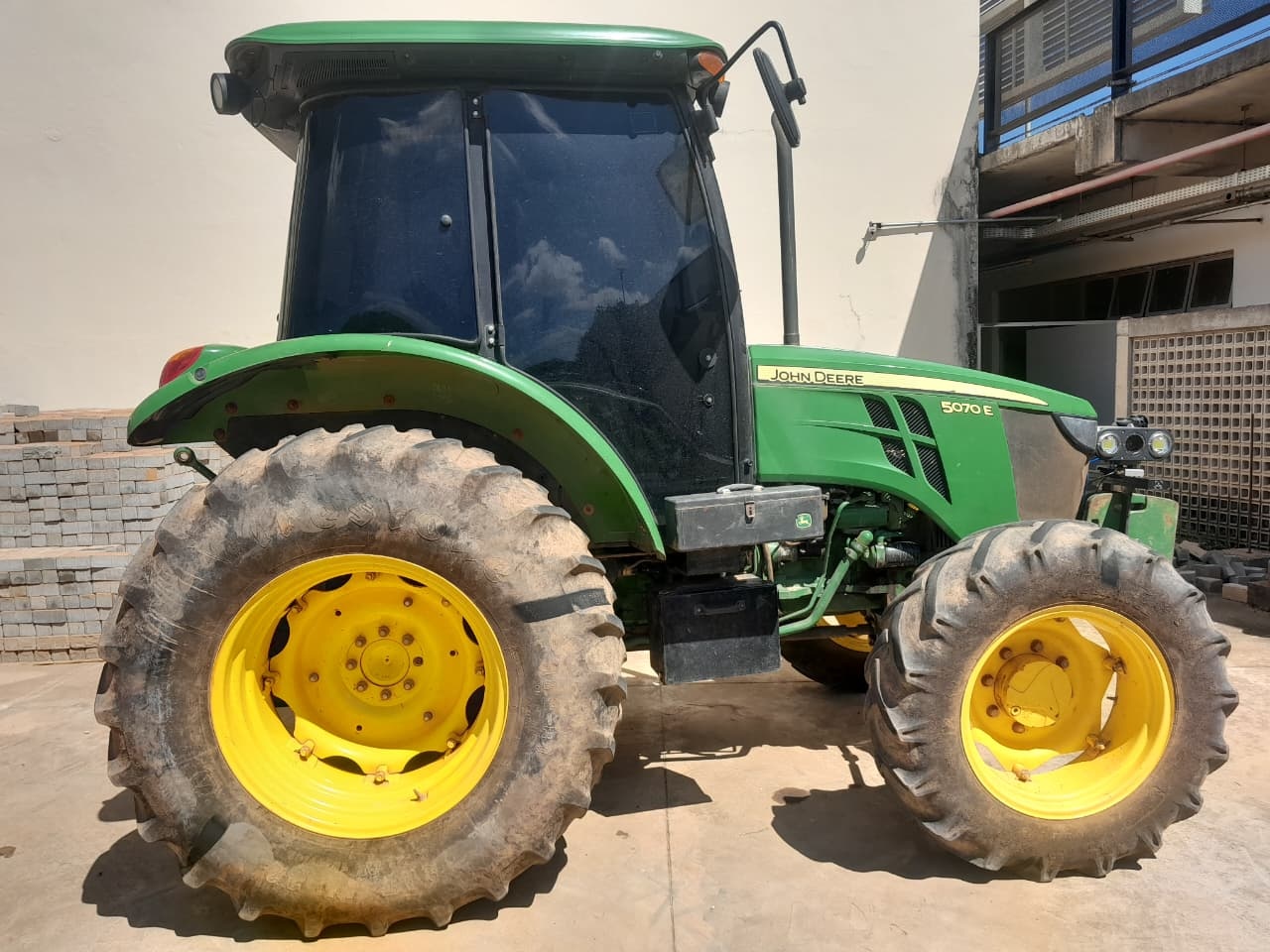 Trator John Deere 5070E ano 2020
