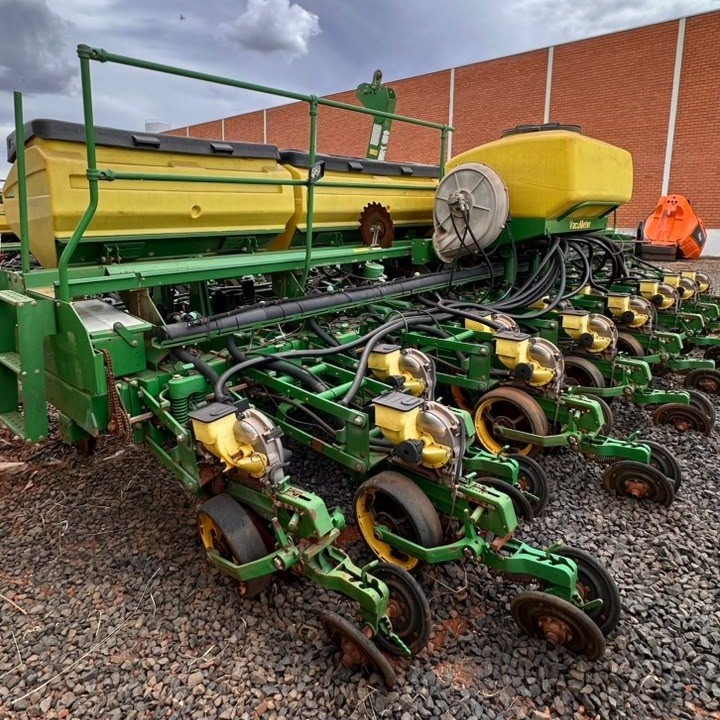 Plantadeira John Deere 2117 CCS ano 2014