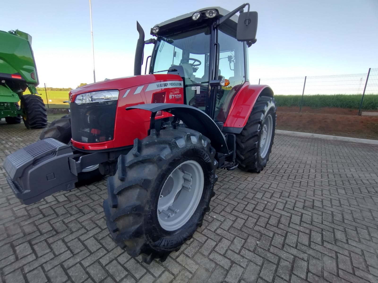 Trator Massey Ferguson 6712R Dyna-4 ano 2025