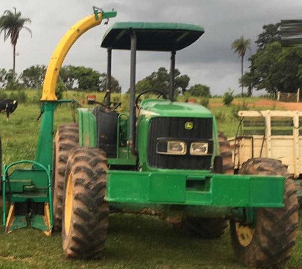 Trator John Deere 6415 ano 2008