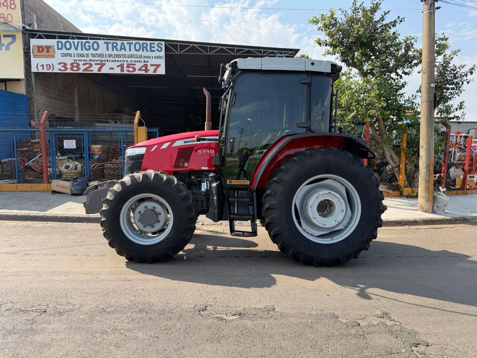 Trator Massey Ferguson MF 5710 ano 2020