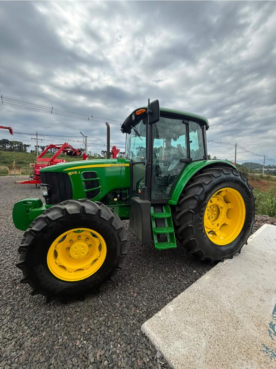 Trator John Deere 6115J ano 2019