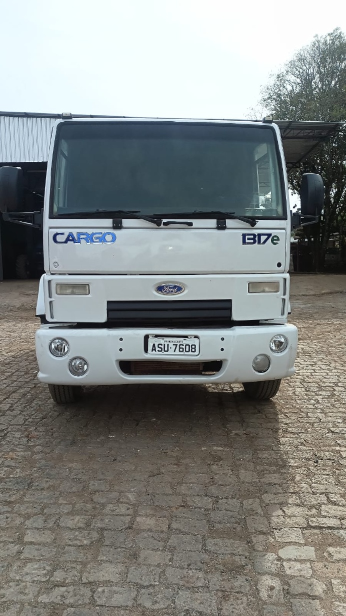 Caminhão Ford 1317 ano 2010