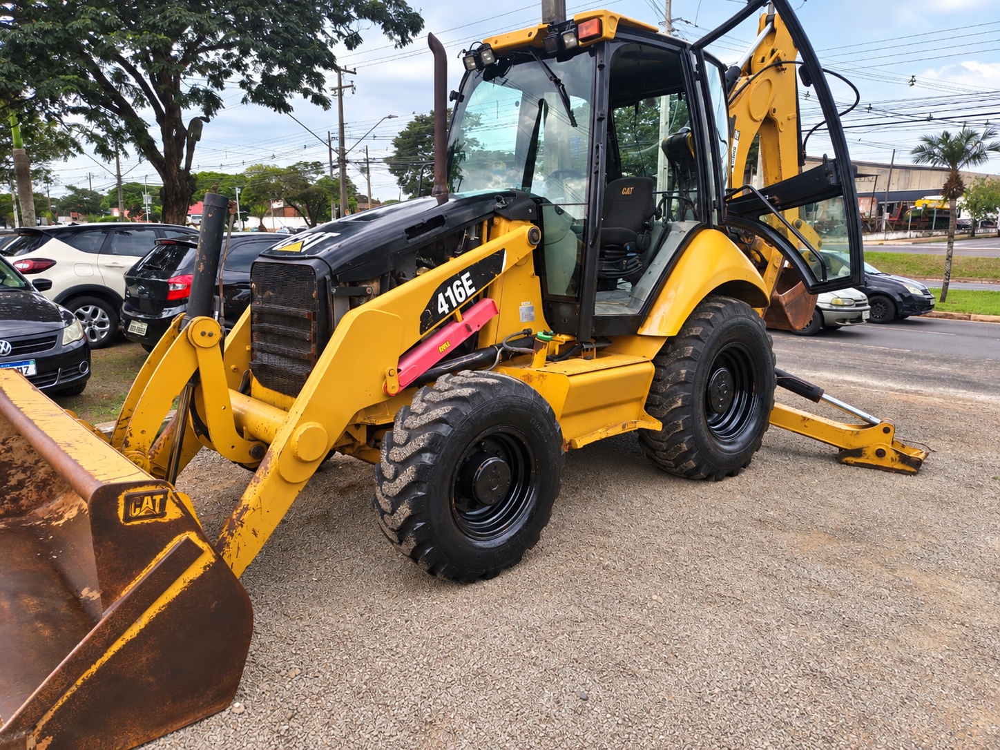 Retroescavadeira Caterpillar 416 E ano 2014