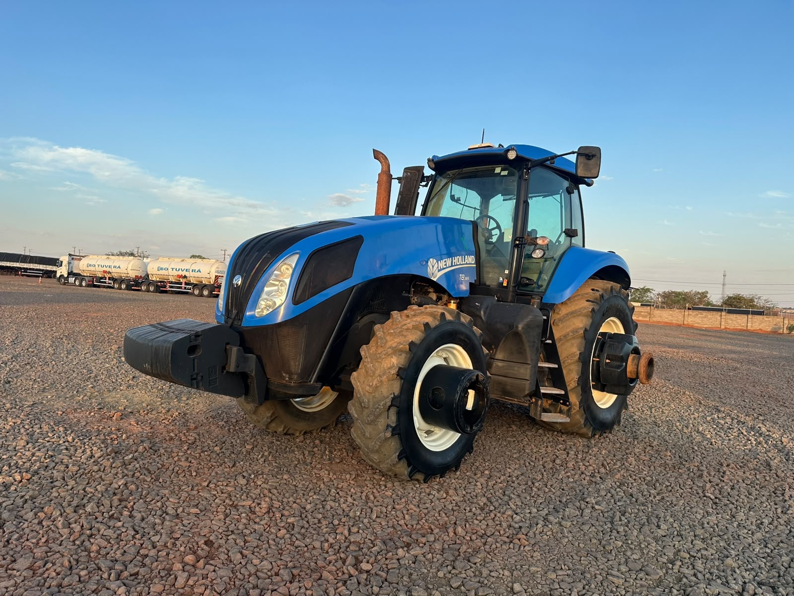 Trator New Holland T8 385 ano 2015